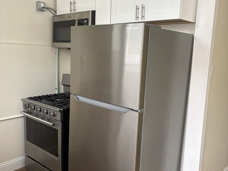 225 Jones St #3 — Photo 2