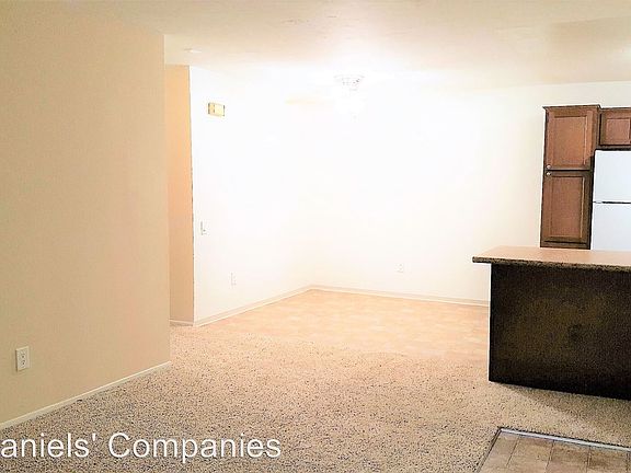 4th image of 1113 Greenfield Dr