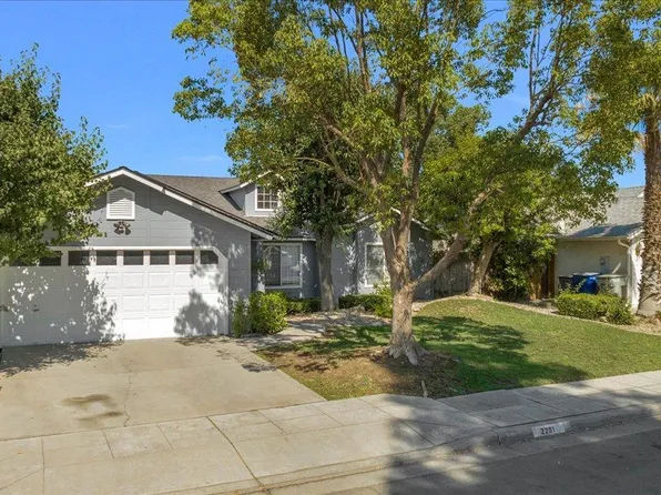 2261 N Milburn Ave, Fresno, CA 93722