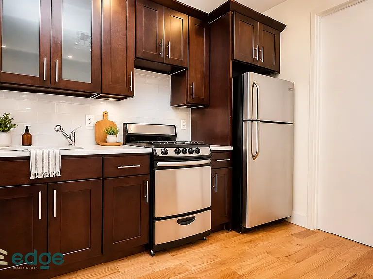 600 Park Pl #10 — Photo 2