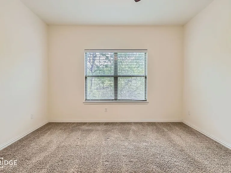 1349 Lake Crest Ln — Photo 16