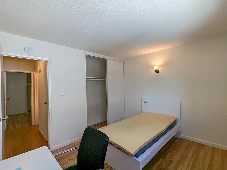 Vanguard Apartments — Photo 34