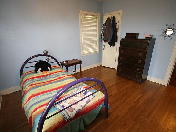 3rd image of 1204 E Nina Ave