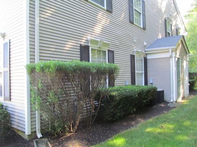 2nd image of 13 Chantilly Ln