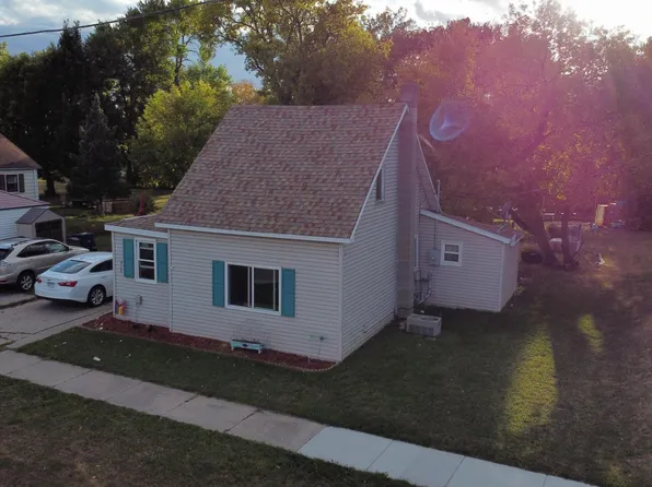 219 16th St N, Moorhead, MN 56560