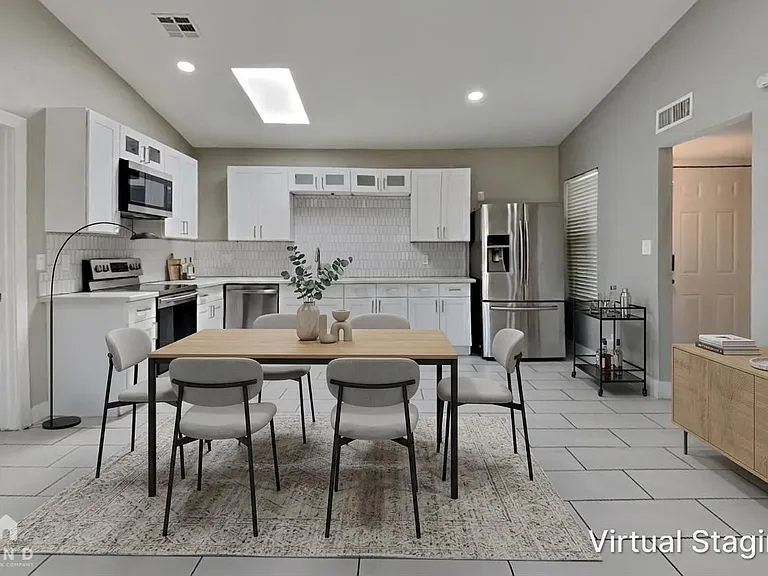 227 W Kerry Ln — Photo 4