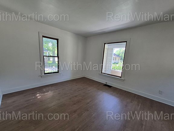 4th image of 824 Logan Ave