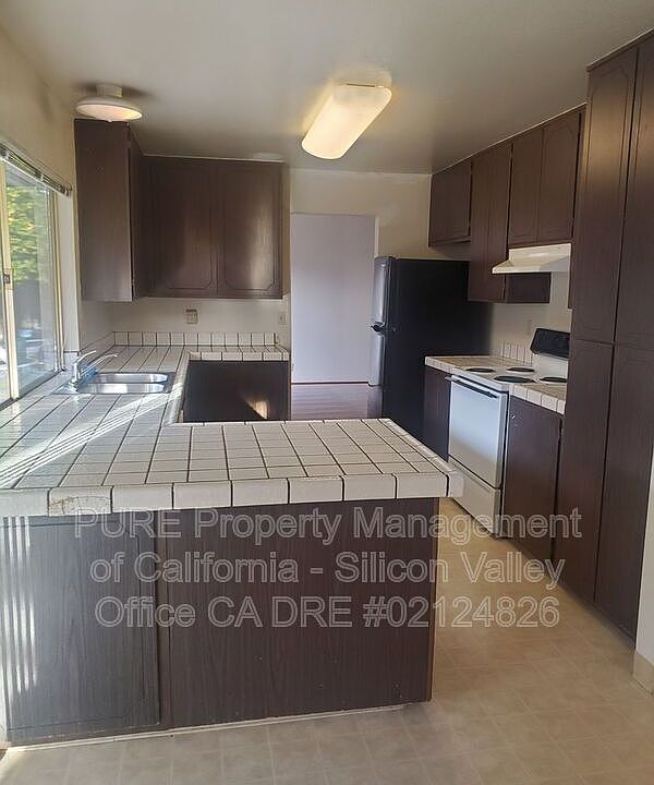 1st image of 604 Lochburry Ct
