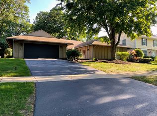 1132 Barberry Ct #1, Downers Grove, IL 60515