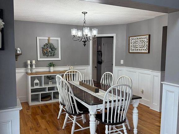 3rd image of 812 Carousel Ct