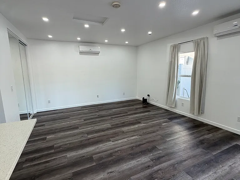 3713 Mariella St — Photo 5