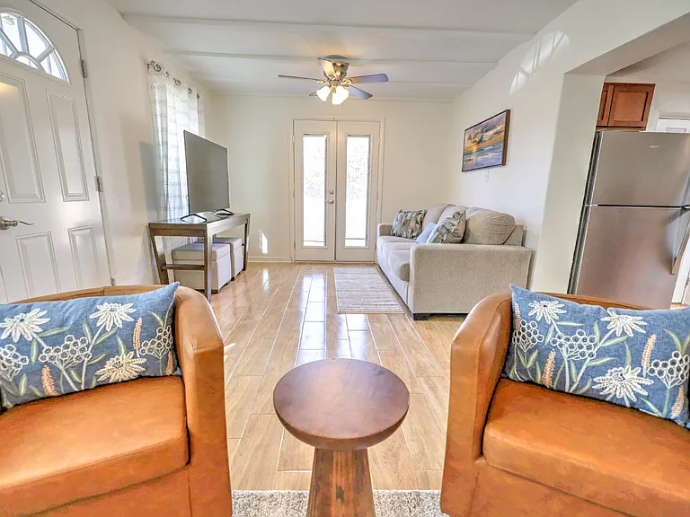 2805 E Lee St — Photo 11