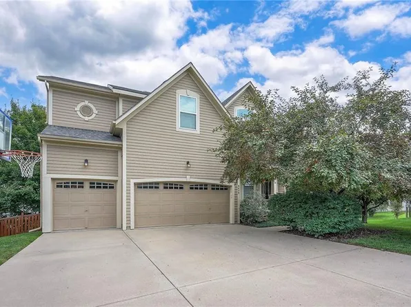 8429 Green Rd, Lenexa, KS 66227
