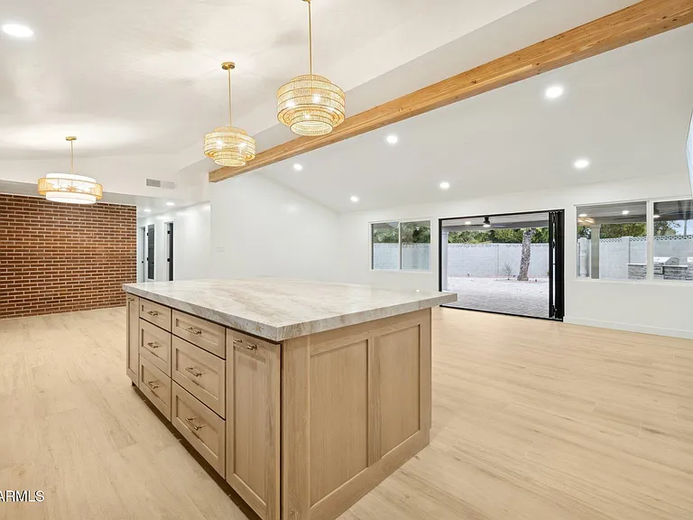 1216 W Rovey Ave — Photo 7
