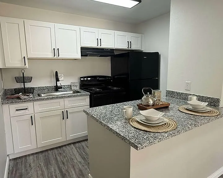 Woodvine Apartments — Photo 16