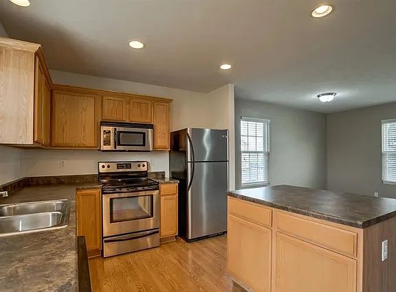 2nd image of 16765 Laurel Plz #45