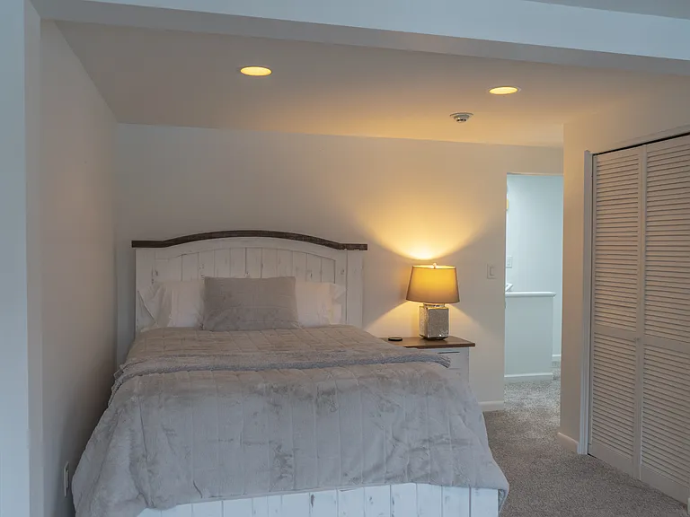 Secondary Bedroom, Queen Bed