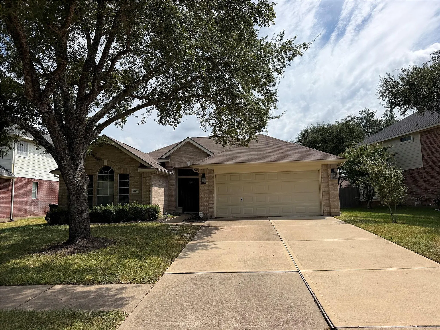 3 bed, 2.0 bath, 1865 sqft, $2,300 — Photo 1