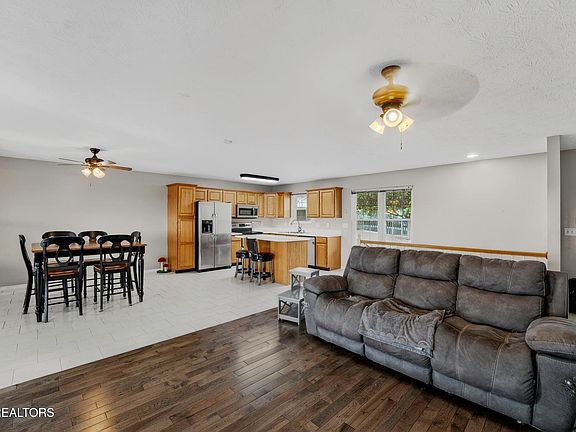 2nd image of 477 Klondike Cir