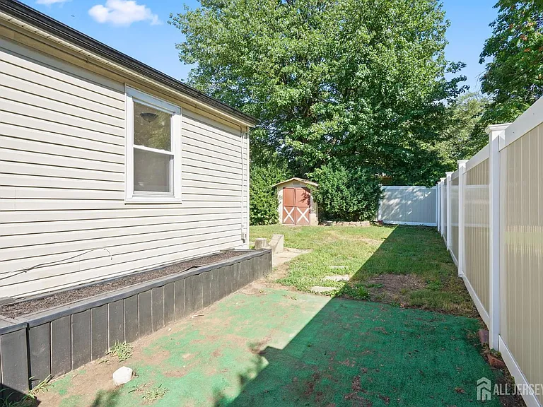 250 Brookside Ave — Photo 22