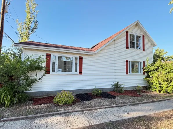 217 2nd Avenue, Maple Creek, SK S0N 1N0
