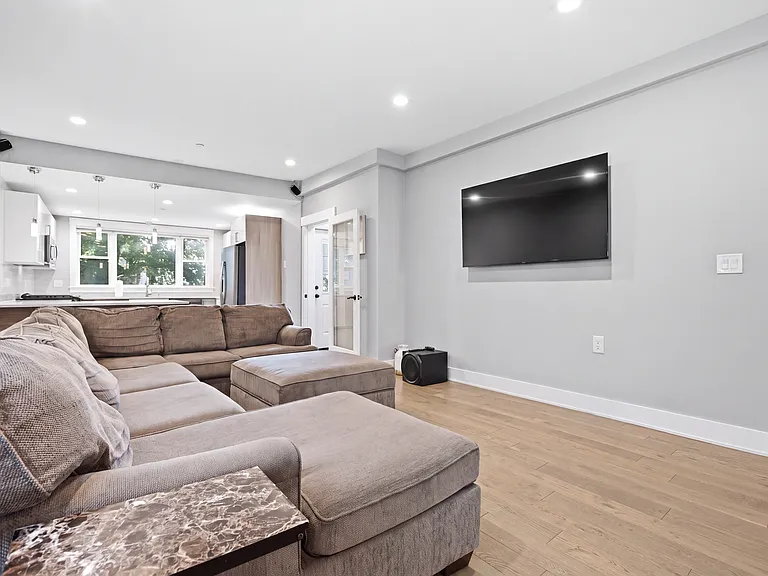 447 Frankfort St #1 — Photo 24
