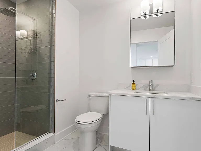 180 George St #2607 — Photo 35
