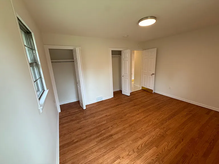 319 Barrington Rd — Photo 12