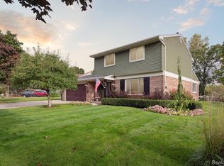 5046 Old Cove Rd, Clarkston, MI 48346