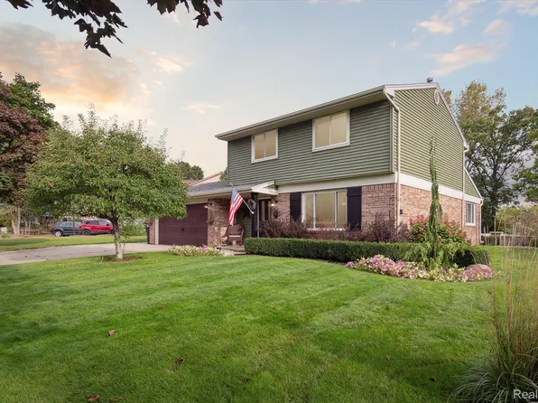 5046 Old Cove Rd, Clarkston, MI 48346