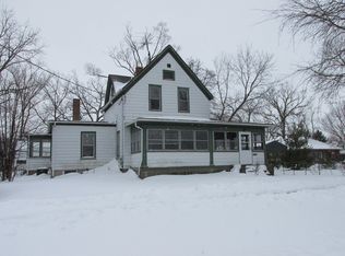 526 E Jackson St, Woodstock, IL 60098