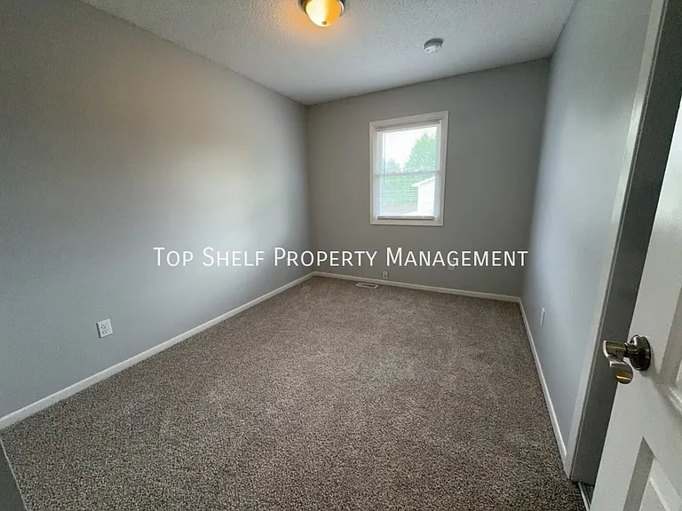 703 11th Ave NW — Photo 6