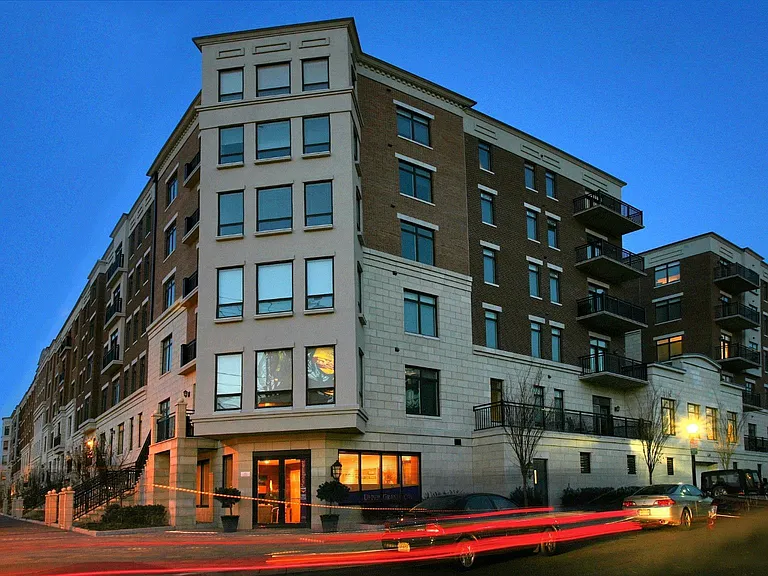 1000 Jefferson Street Apartments — Photo 31