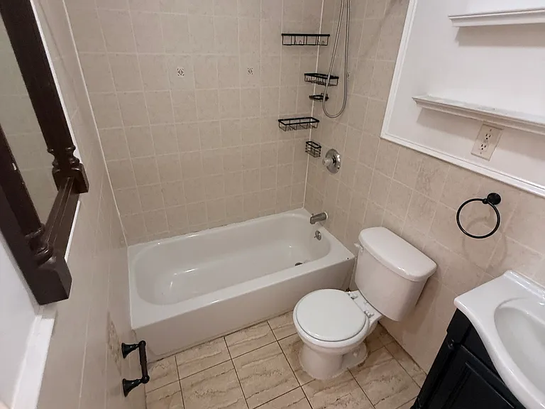 2914 Hering Ave #1 — Photo 12
