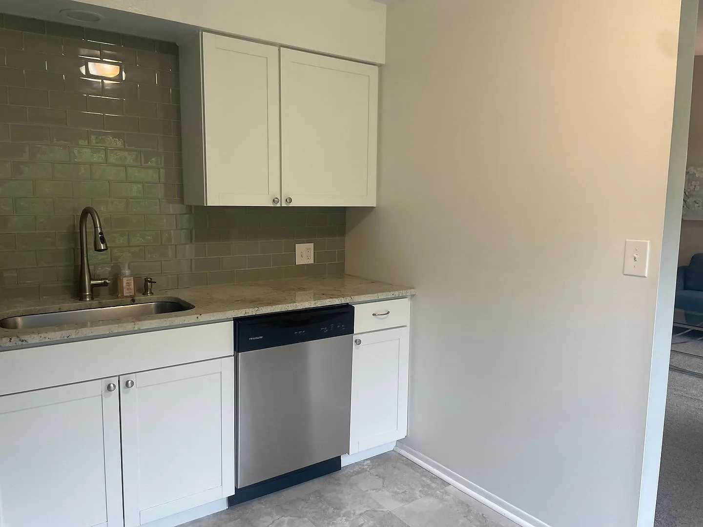 Chapel Hill Condo, 2 bedrooms, 1 bathroom, extra storage, washer/dryer, balcony, updated kitchen — Photo 4
