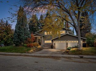 6526 S Laurentian Way SW, Calgary, AB T3E 5N3