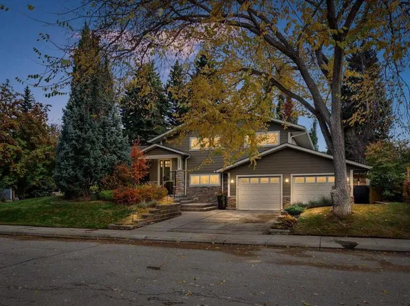 6526 S Laurentian Way SW, Calgary, AB T3E 5N3