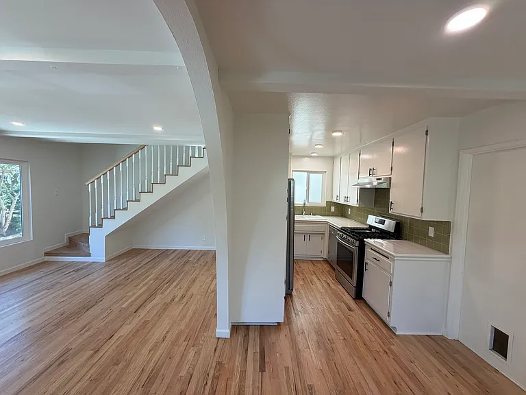 8535 Lookout Mountain Ave — Photo 7