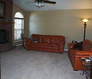 5th image of 3015 N Elm Ave