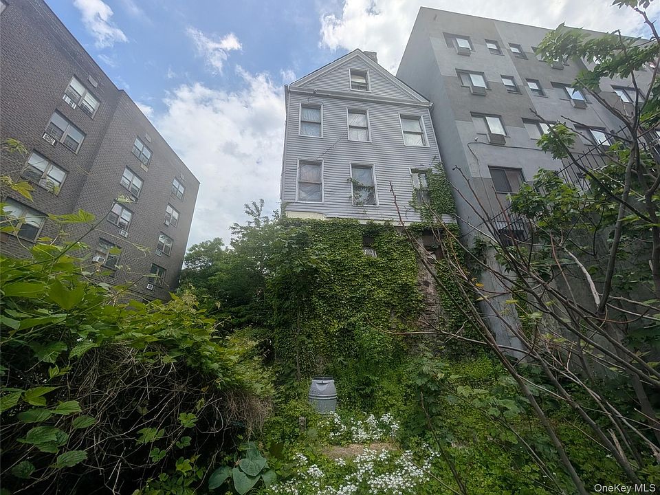2nd image of 168 W Kingsbridge Road