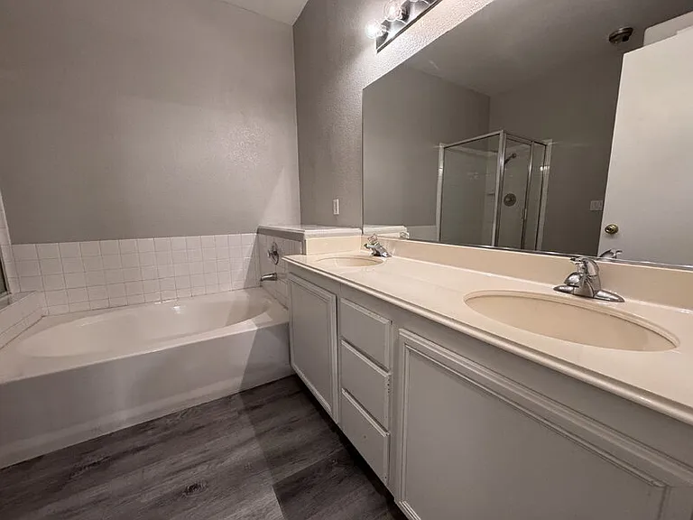 2201 Ramsgate Dr #315 — Photo 9