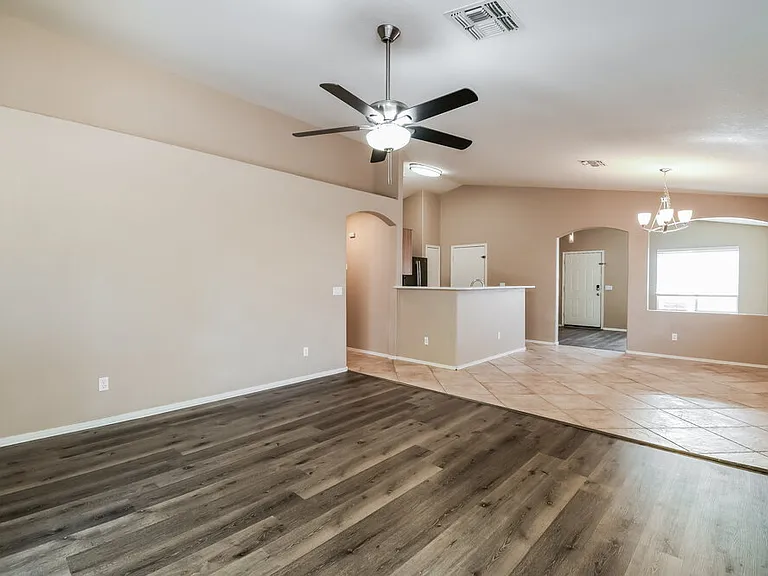803 S Chatsworth St — Photo 4