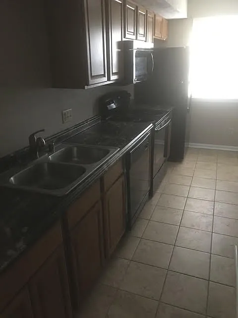 4 bed, 3.5 bath, 1188 sqft, $1,600 — Photo 4