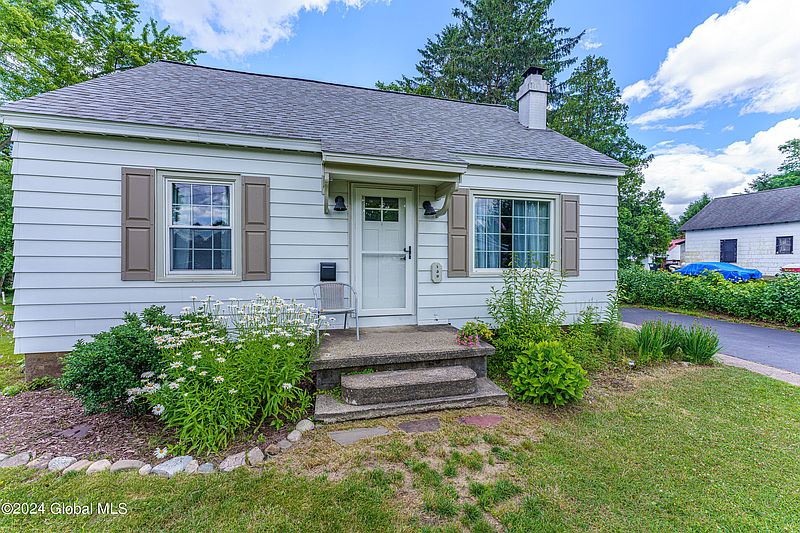 5th image of 130 Stinson Avenue