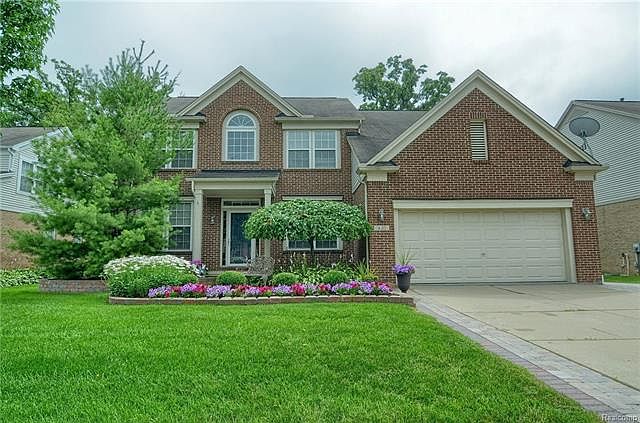 1st image of 421 Bracken Dr