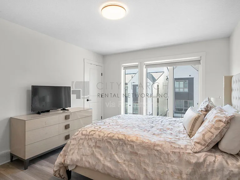 244 Sovereign Cres SW #1 — Photo 21