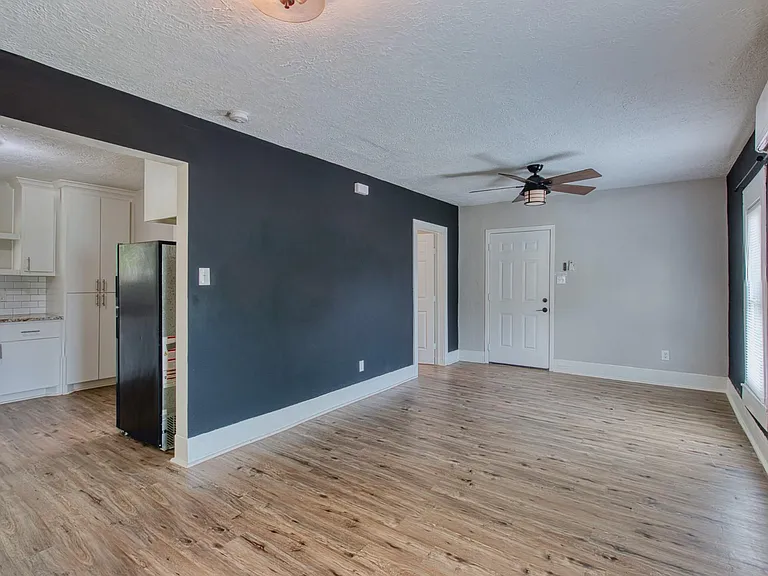 3201 Adelia St — Photo 7