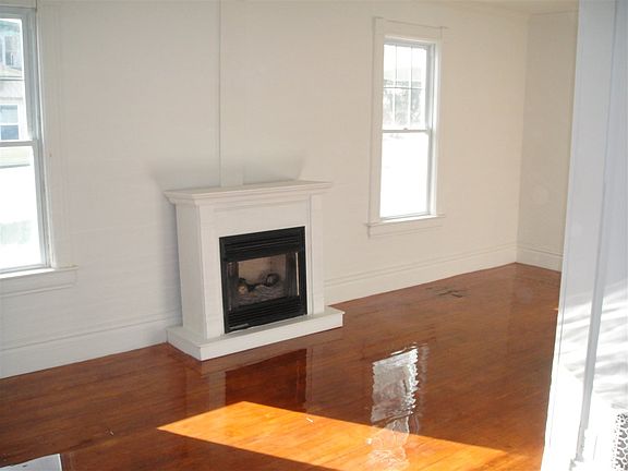 3rd image of 320 Jersey Ave