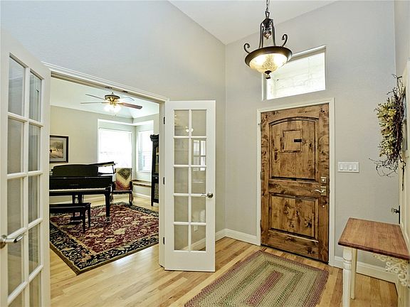 3rd image of 283 Meadowlakes Dr