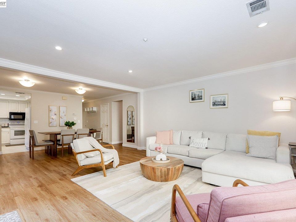 1st image of 2627 Oak Rd APT A